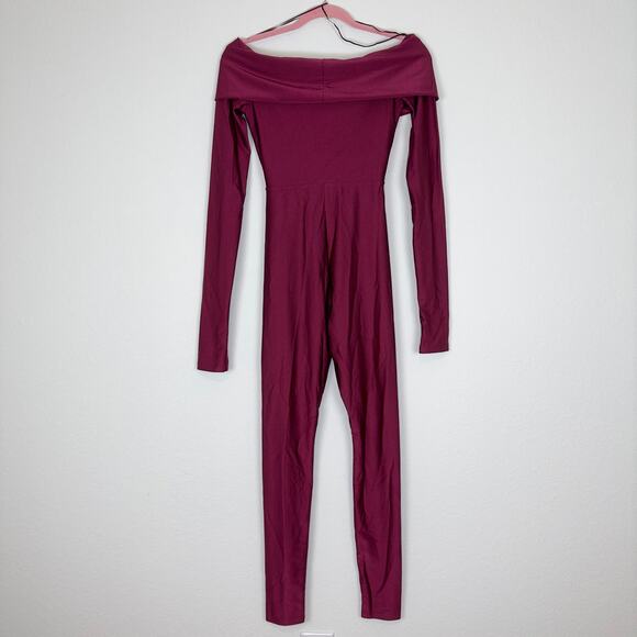 NWT The Andamane Kendall Off The Shoulder Jumpsuit in Ruby Size Small - Picture 3 of 8